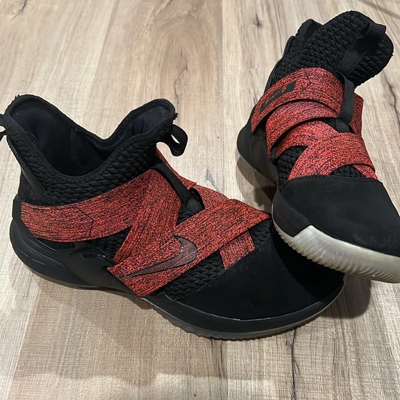 Nike Lebron Soldier 12 - Picture 2 of 4